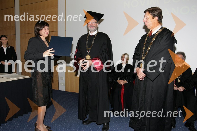 Dr. Amra Perva Uzunalić, dr. Ivan Rozman, rektor Univerze v Mariboru in red. prof. dr. Željko Knez, Fakulteta za kemijo in kemijsko tehnologijo Univerze v MariboruPromocija doktorjev znanosti Univerze v Mariboru, oktober 2007