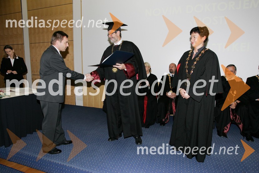 Dr. Tomaž Gračner, dr. Ivan Rozman, rektor Univerze v Mariboru in izr. prof. dr. Dušica Pahor, Medicinska fakulteta Univerze v MariboruPromocija doktorjev znanosti Univerze v Mariboru, oktober 2007