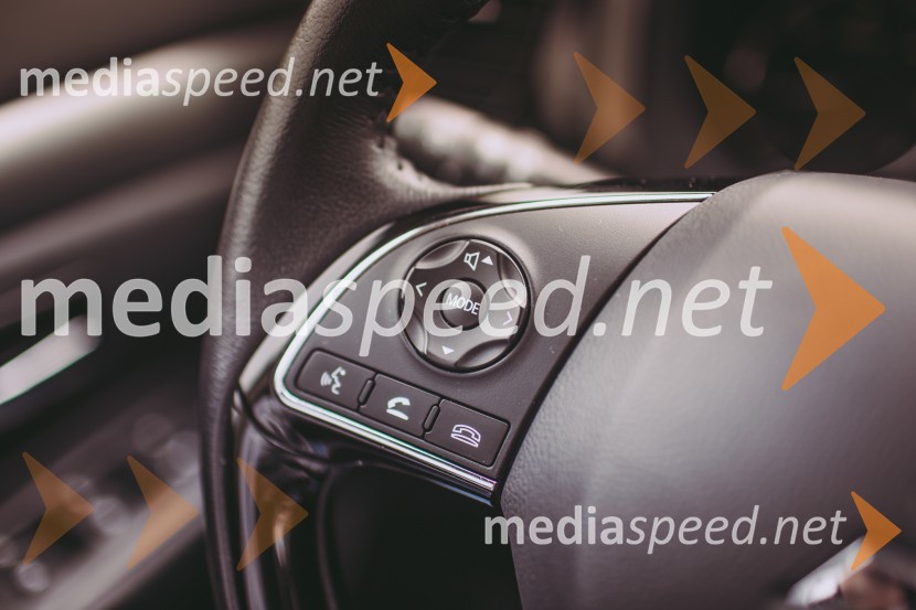 Mitsubishi Outlander 2.2 DI-D 4WD Intense+, protostoročno telefoniranjeMitsubishi Outlander 2.2 DI-D 4WD Intense+, mediaspeed test