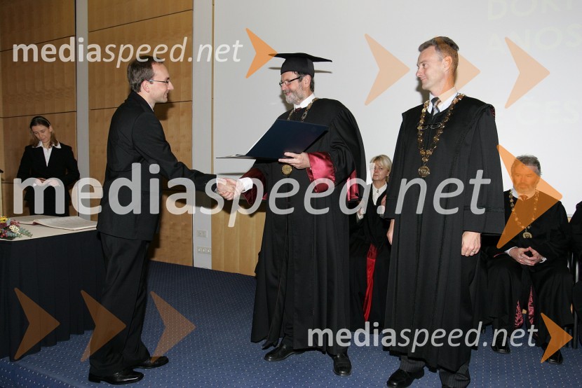 Dr. Davorin Kofljač, dr. Ivan Rozman, rektor Univerze v Mariboru in red. prof. dr. Milan Pagon, dekan Fakultete za organizacijske vede Univerze v MariboruPromocija doktorjev znanosti Univerze v Mariboru, oktober 2007