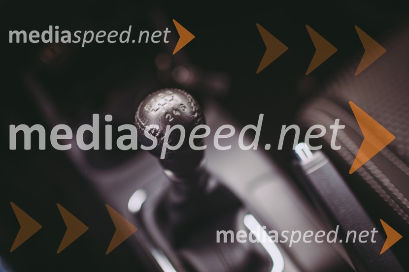 Mitsubishi Outlander 2.2 DI-D 4WD Intense+, ročni menjalnikMitsubishi Outlander 2.2 DI-D 4WD Intense+, mediaspeed test