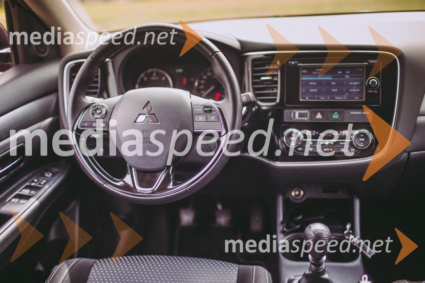 Mitsubishi Outlander 2.2 DI-D 4WD Intense+, notranjostMitsubishi Outlander 2.2 DI-D 4WD Intense+, mediaspeed test