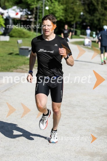 Poslovni tek trojk 2016