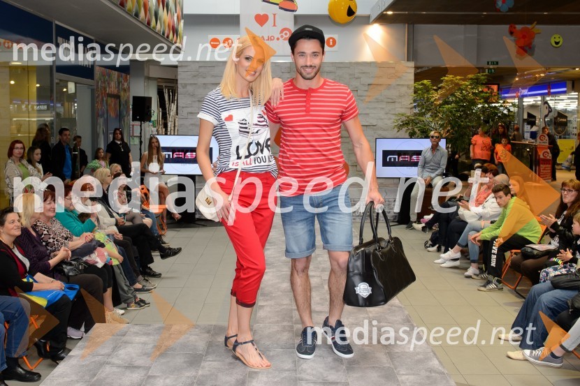  Sabina Remar, manekenka;  Gašper Tratnik, manekenModna revija v Qlandii Maribor