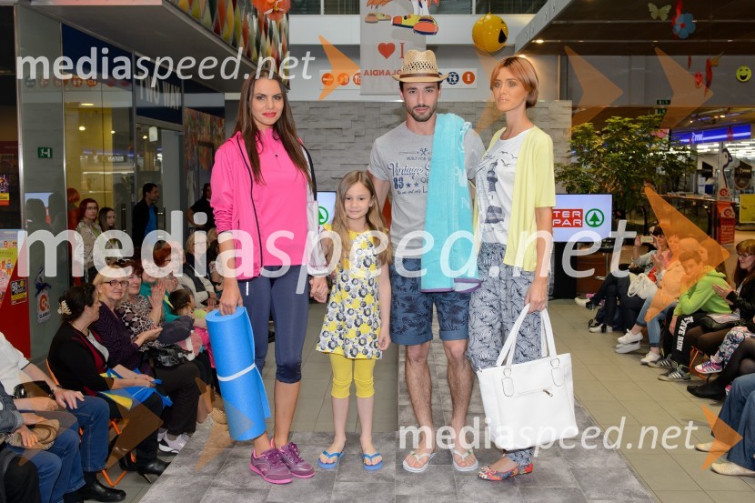  Mirela  Korać, manekenka, Miss Universe Slovenije 2009;  ... ;  Gašper Tratnik, maneken;   Zlata  Okugić, manekenkaModna revija v Qlandii Maribor