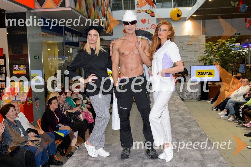  Sabina Remar, manekenka;  Taiji Tokuhisa, maneken in voditelj;  Karin Škufca, manekenkaModna revija v Qlandii Maribor