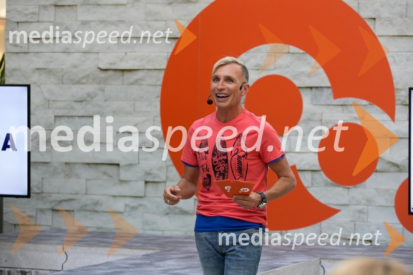   Igor  Jelen-Iggy, koreograf, lastnik plesnega centra IgenModna revija v Qlandii Nova Gorica