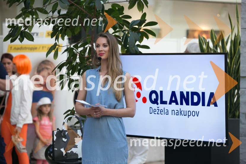  Tara Zupančič, voditeljicaModna revija v Qlandii Nova Gorica