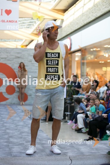  Taiji Tokuhisa, maneken in voditeljModna revija v Qlandii Nova Gorica