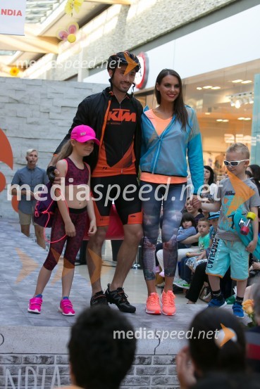  ... ;  Gašper Tratnik, maneken;  Mirela  Korać, manekenka, Miss Universe Slovenije 2009;  ... Modna revija v Qlandii Nova Gorica