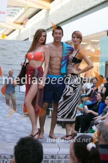  Karin Škufca, manekenka;  Taiji Tokuhisa, maneken in voditelj;   Zlata  Okugić, manekenkaModna revija v Qlandii Nova Gorica