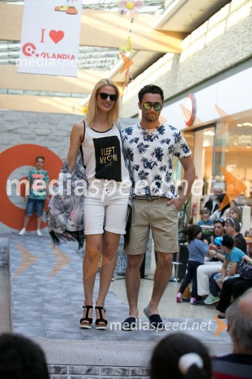  Sabina Remar, manekenka;  Gašper Tratnik, manekenModna revija v Qlandii Nova Gorica