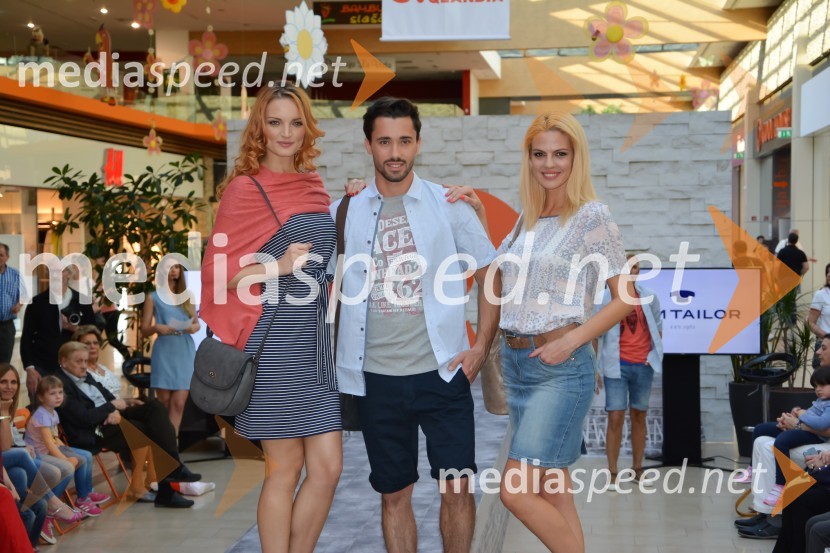  Jana  Koteska, manekenka;  Gašper Tratnik, maneken;  Sabina Remar, manekenkaModna revija v Qlandii Nova Gorica