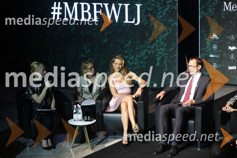  Metka  Kejžar, vodja marketinga in odnosov z javnostmi, Autocommerce d.o.o.;  Petra Nemcova, manekenka;  Rasto Oderlap, direktor, podjetje Autocommerce d.o.o.Petra Nemcova v Sloveniji