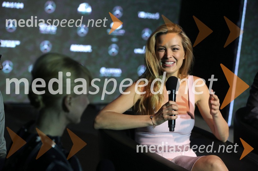  Petra Nemcova, manekenkaPetra Nemcova v Sloveniji