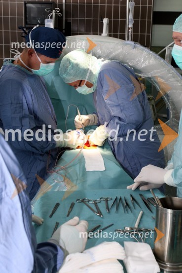 Operacija na hrbtenici
Operacija na hrbtenici po novi metodi v UKC Maribor