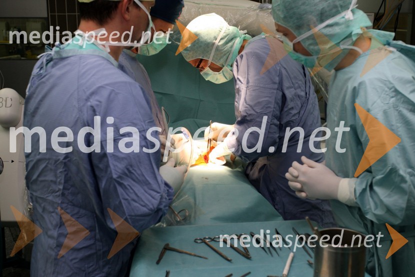 Operacija na hrbtenici
Operacija na hrbtenici po novi metodi v UKC Maribor