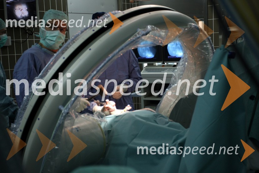 Operacija na hrbtenici
Operacija na hrbtenici po novi metodi v UKC Maribor