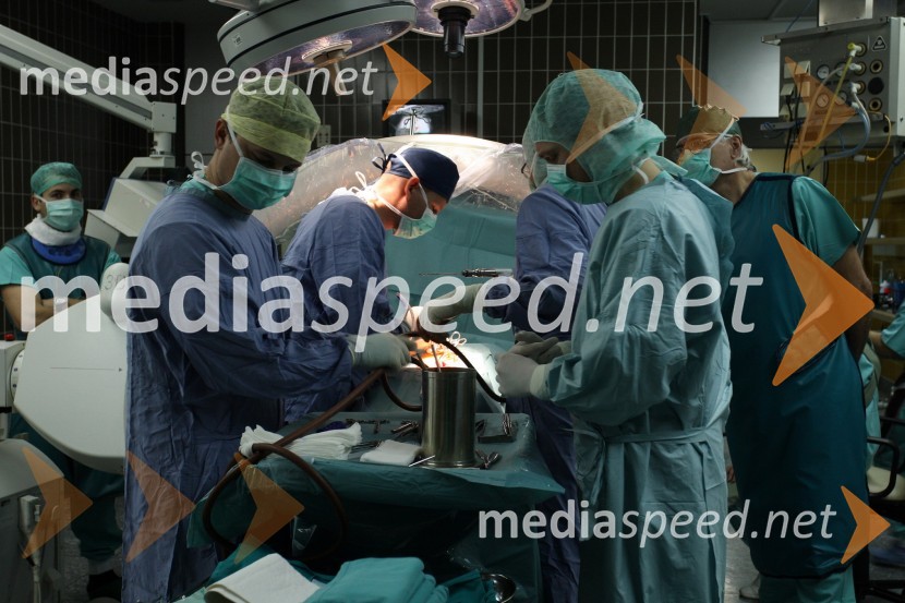 Operacija na hrbtenici
Operacija na hrbtenici po novi metodi v UKC Maribor