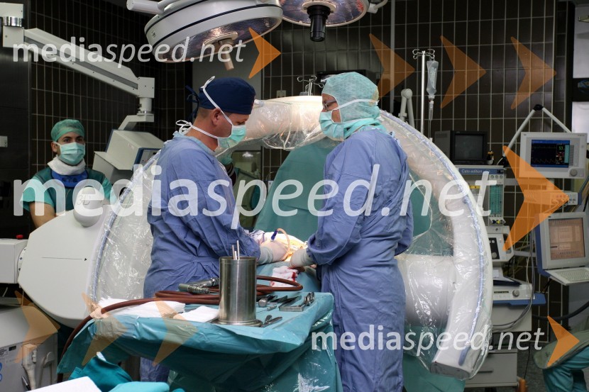 Operacija na hrbtenici
Operacija na hrbtenici po novi metodi v UKC Maribor