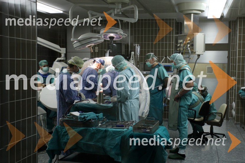 Operacija na hrbtenici
Operacija na hrbtenici po novi metodi v UKC Maribor