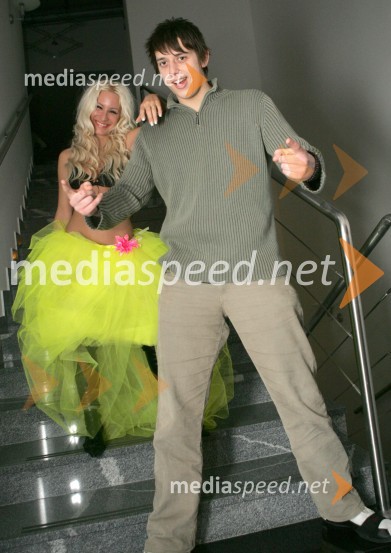 Alya, pevka (Alja Omladič) in raper Rok TrkajAlya