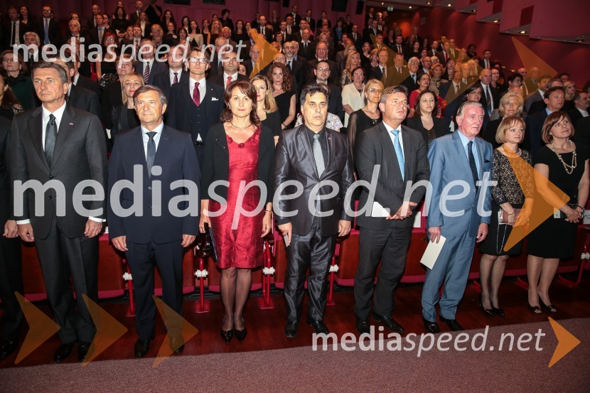  Borut Pahor, predsednik Republike Slovenije;  Karl Erjavec, minister za zunanje zadeve RS, predsednik stranke Desus;  Ljuboslava Erjavec, soproga Karla Erjavca;  Mitja Bervar, predsednik Državnega sveta Republike Slovenije; dr.  Peter Gašperšič,  minister za infrastrukturo;  Gorazd Žmavc, minister brez listnice na uradu za Slovence v zamejstvu in po svetu;  Nataša Kovač, generalna sekretarka Urada predsednika Republike Slovenije25. obletnica slovenske diplomacije