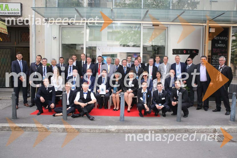 Skupinska fotografija predstavnikov predsedstva Coupe Georges Baptiste, sodnikov, tekmovalcev in njihovih mentorjev.Coupe Georges Baptiste, tekmovanje