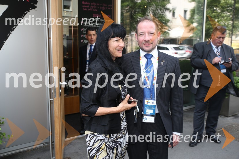 mag.  Helena  Cvikl, direktorica Višje strokovne šole za gostinstvo in turizem v Maribor;  Cyril Bray, član predsedstva tekmovanja iz FrancijeCoupe Georges Baptiste, tekmovanje