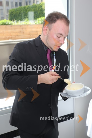  Leon Marinič, diplomant VSGT in inštruktor v Restavraciji Sedem, tekmovalec v kategoriji profesionalcev Coupe Georges Baptiste, tekmovanje