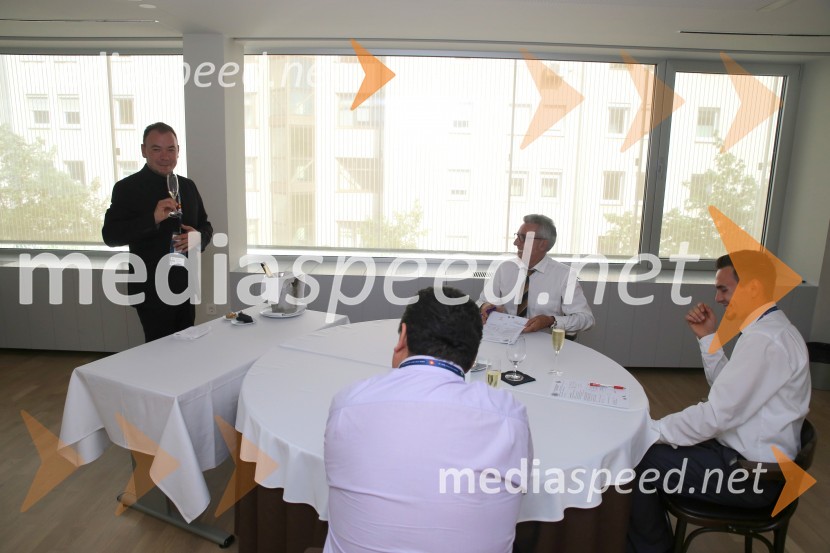  Leon Marinič, diplomant VSGT in inštruktor v Restavraciji Sedem, tekmovalec v kategoriji profesionalcev ;  ... ;  ... Coupe Georges Baptiste, tekmovanje