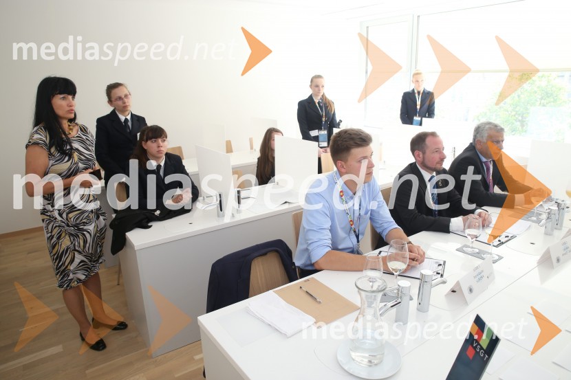 mag.  Helena  Cvikl, direktorica Višje strokovne šole za gostinstvo in turizem v Maribor;  Patrik Gaube, Vino Gaube;  Cyril Bray, član predsedstva tekmovanja iz Francije;  Luis PintoCoupe Georges Baptiste, tekmovanje