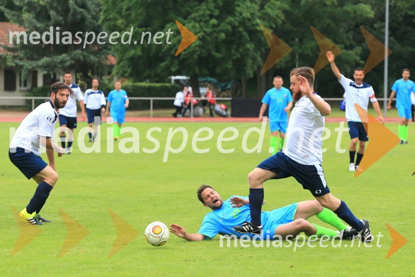 Groba in prekrškov polna igra italijanske reprezentance ni bila dovolj za zmagoVinska reprezentanca Slovenije z zmago nad Italijo v finale EP vinarjev v nogometu in obisk Rüdesheim am Rhein