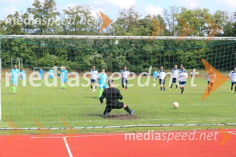Odločilni zadetek Boštjana Žnuderla v mreži ItalijanovVinska reprezentanca Slovenije z zmago nad Italijo v finale EP vinarjev v nogometu in obisk Rüdesheim am Rhein