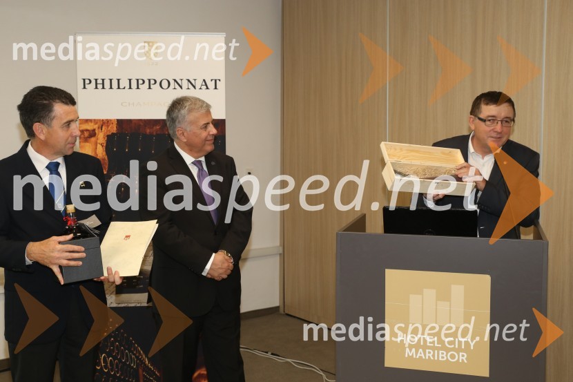  Franck Languille, predsednik pokala Coupe Georges Baptiste;  Paulo Reves, podpredsednik za evropska tekmovanja Coupe Georges Baptiste; dr. Andrej Fištravec, župan, Mestna občina MariborCoupe Georges Baptiste, podelitev nagrad