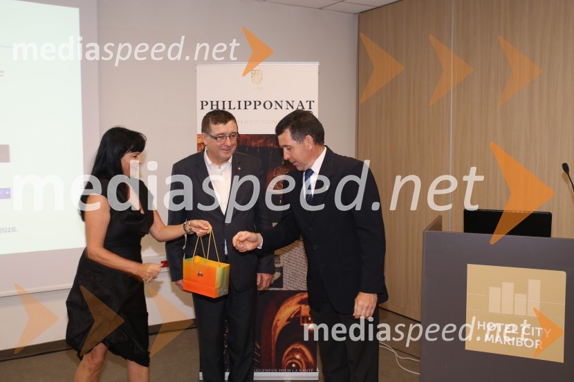 mag.  Helena  Cvikl, direktorica Višje strokovne šole za gostinstvo in turizem v Maribor; dr. Andrej Fištravec, župan, Mestna občina Maribor;  Franck Languille, predsednik pokala Coupe Georges BaptisteCoupe Georges Baptiste, podelitev nagrad