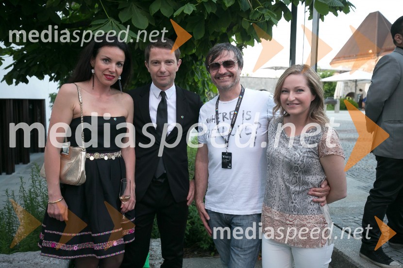  Tijana Orešič Barač, dr. med. specialistka dermatologije;  Tomaž Orešič, član uprave in izvršni direktor podjetja Elektroprivreda Srbije;  Peter Pleser, DJ Pero;  Anja  Kontrec,  urednica in novinarka Adriamedia Dragon's ball 2016