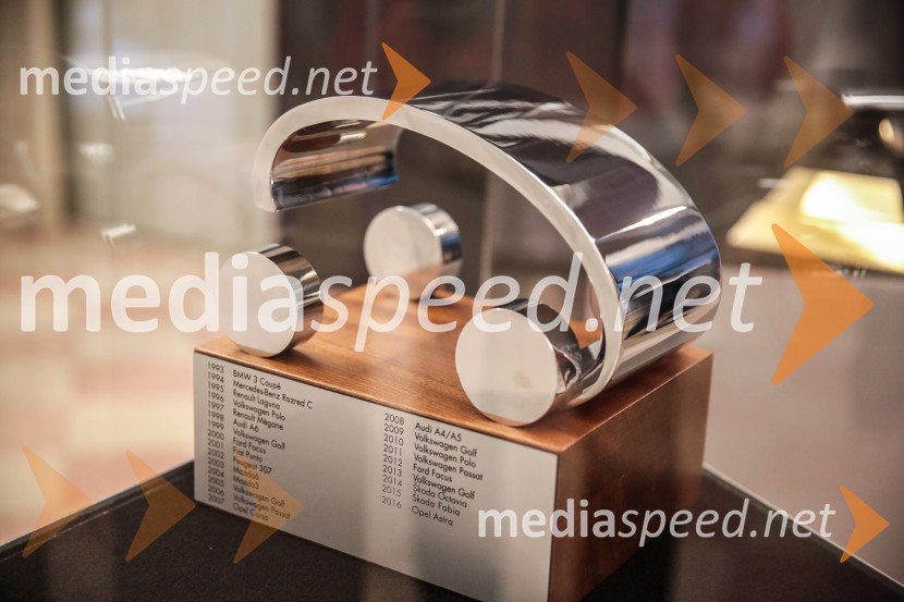 Slovenski avto leta 2016 je Opel AstraOpel Astra Sports Tourer, slovenska predstavitev