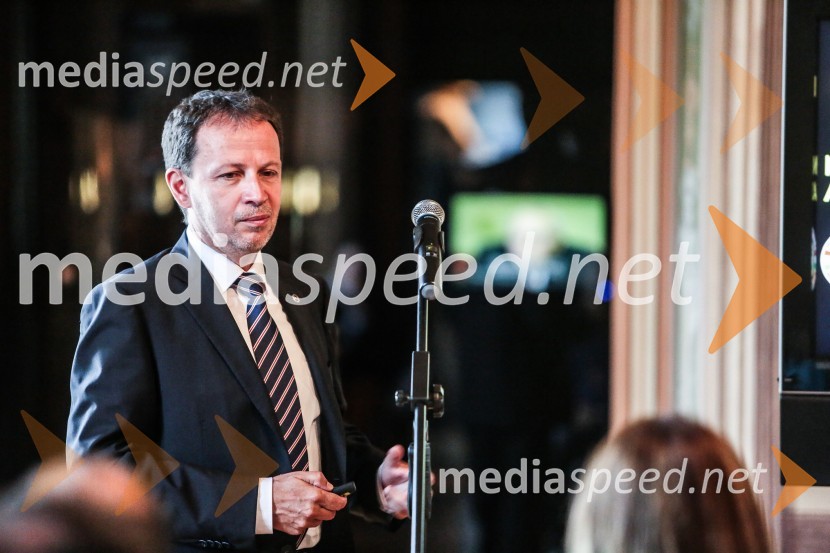  Borut Gazvoda, direktor, Opel SlovenijaOpel Astra Sports Tourer, slovenska predstavitev