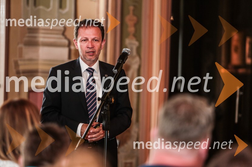  Borut Gazvoda, direktor, Opel SlovenijaOpel Astra Sports Tourer, slovenska predstavitev