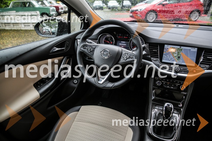 Opel Astra Sports TourerOpel Astra Sports Tourer, slovenska predstavitev