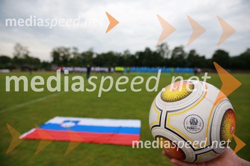 Vinska reprezentanca Slovenije z zmago nad Italijo v finale EP vinarjev v nogometuVinska reprezentanca Slovenije z zmago nad Italijo v finale EP vinarjev v nogometu in obisk Rüdesheim am Rhein