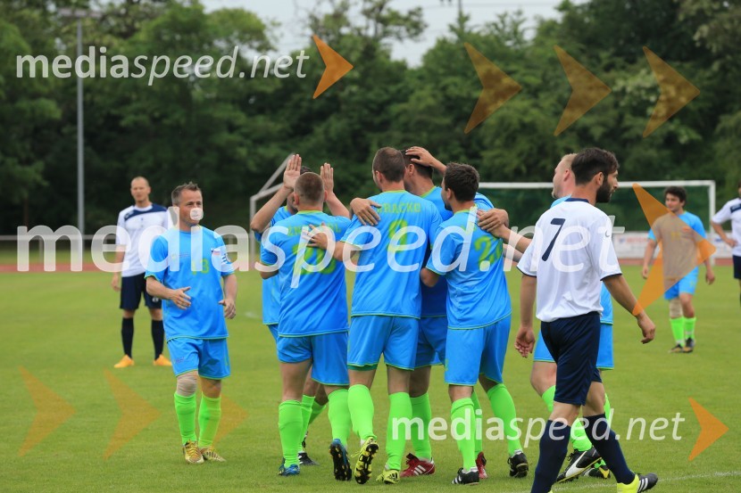  Matej Hlebec, kapetan ekipe VRS;  Boštjan Žnuderl,  nogometaš Vinske reprezentance Slovenije ;  Matej  Vračko, Vinogradništvo Vračko, nogometaš slovenske vinske reprezentance;  Tim Lo Duca, nogometaš Vinske reprezentance SlovenijeVinska reprezentanca Slovenije z zmago nad Italijo v finale EP vinarjev v nogometu in obisk Rüdesheim am Rhein