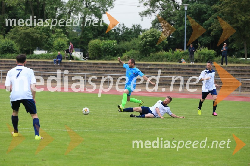  Matej  Vračko, Vinogradništvo Vračko, nogometaš slovenske vinske reprezentance;  ... ;  ... Vinska reprezentanca Slovenije z zmago nad Italijo v finale EP vinarjev v nogometu in obisk Rüdesheim am Rhein