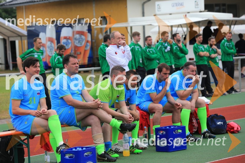  Tomaž Domenis, nogometaš Vinske reprezentance Slovenije;  Bojan Černe, nogometaš Vinske reprezentance Slovenije;  Anej Simčič, nogometaš Vinske reprezentance Slovenije;  ... ;  ... ;  ... Vinska reprezentanca Slovenije z zmago nad Italijo v finale EP vinarjev v nogometu in obisk Rüdesheim am Rhein