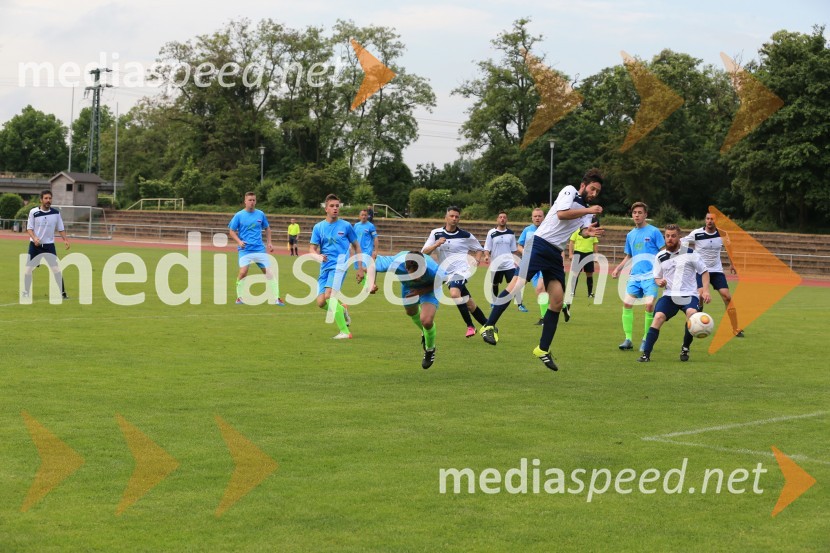  Nejc Ščurek, nogometaš Vinske reprezentance Slovenije;  Mitja Sobočan, nogometaš Vinske reprezentance Slovenije;  Tim Lo Duca, nogometaš Vinske reprezentance Slovenije;  ... ;  Jan Kramberger, nogometaš Vinske reprezentance Slovenije;  ... Vinska reprezentanca Slovenije z zmago nad Italijo v finale EP vinarjev v nogometu in obisk Rüdesheim am Rhein