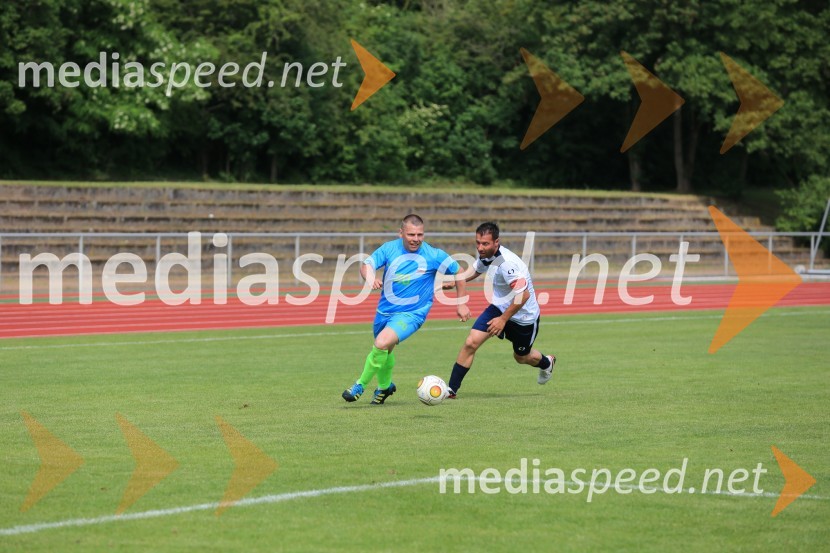  Boštjan Žnuderl,  nogometaš Vinske reprezentance Slovenije ;  ... Vinska reprezentanca Slovenije z zmago nad Italijo v finale EP vinarjev v nogometu in obisk Rüdesheim am Rhein