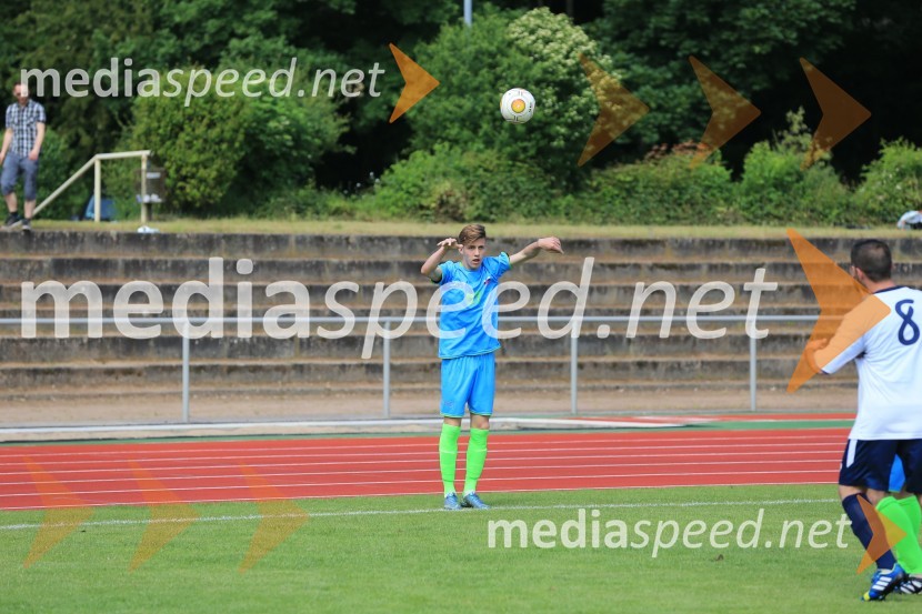  Jan Kramberger, nogometaš Vinske reprezentance SlovenijeVinska reprezentanca Slovenije z zmago nad Italijo v finale EP vinarjev v nogometu in obisk Rüdesheim am Rhein