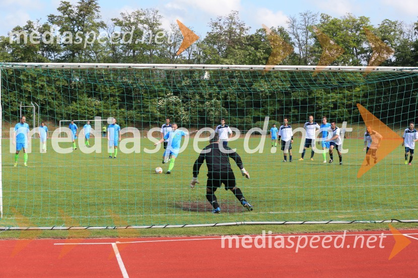 Boštjan Žnuderl,  nogometaš Vinske reprezentance Slovenije Vinska reprezentanca Slovenije z zmago nad Italijo v finale EP vinarjev v nogometu in obisk Rüdesheim am Rhein
