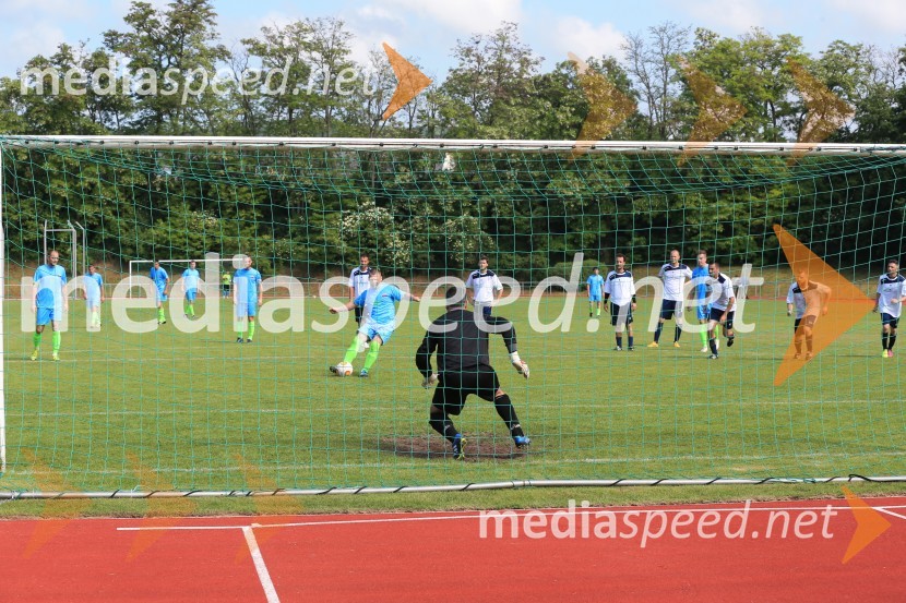  Boštjan Žnuderl,  nogometaš Vinske reprezentance Slovenije Vinska reprezentanca Slovenije z zmago nad Italijo v finale EP vinarjev v nogometu in obisk Rüdesheim am Rhein